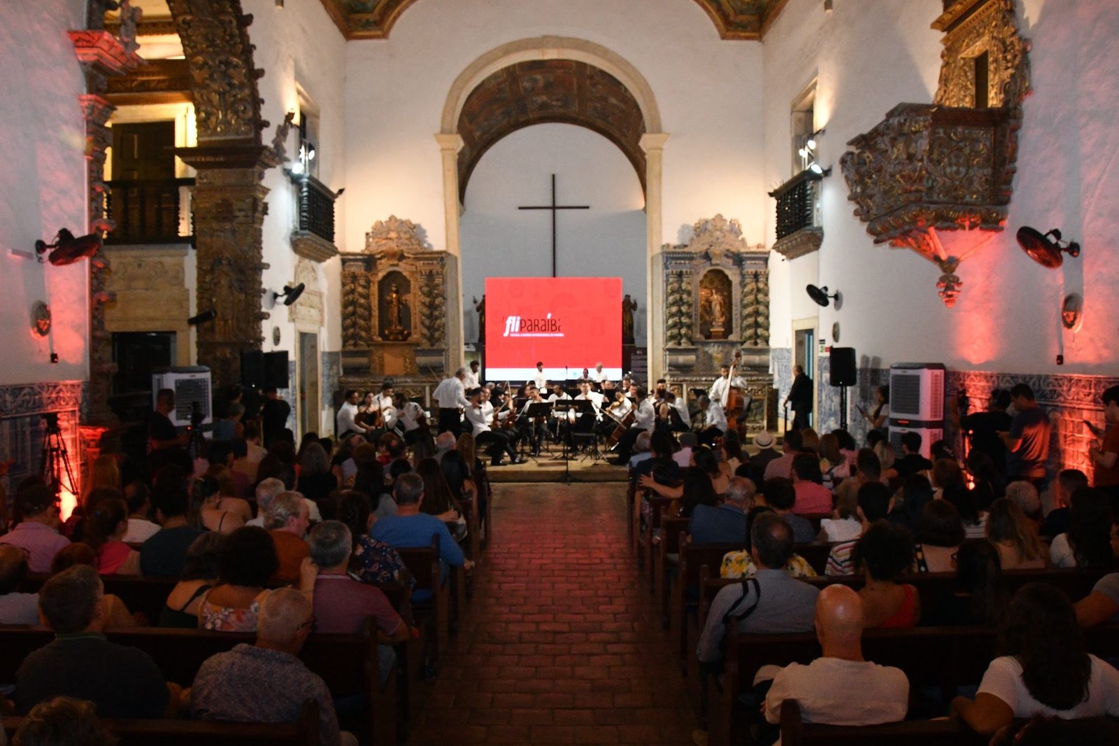 1º Festival Literário Internacional da Paraíba termina hoje em João Pessoa com show de Sandra Belê e Chico César