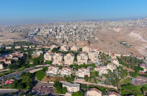 Assentamento judeu na Cisjordânia, que ONU considera ilegal, em foto aérea. — Foto: Ilan Rosenberg/Reuters