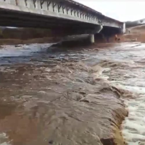 Inmet prevê chuvas intensas no alto sertão da Paraíba; Cacimba de Areia registra cheia em rio