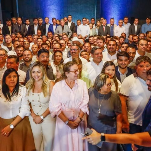 João Azevêdo reúne base em almoço e soma presença de 146 prefeitos, 23 deputados estaduais e 5 federais