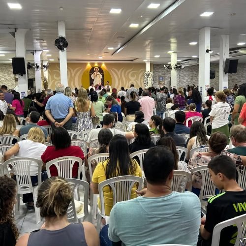 Missa de compromisso dos vínculos no Carisma Consolação Misericordiosa reúne mais de mil fieis hoje