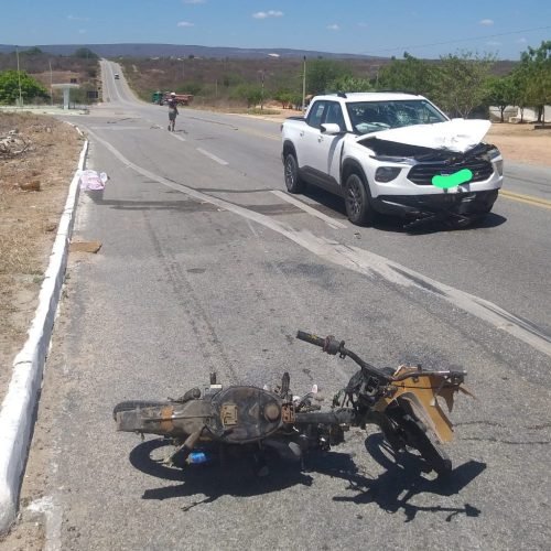 Motociclista morre após bater em carro durante ultrapassagem na BR-230, em Juazeirinho