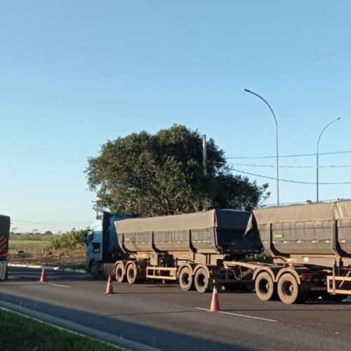 PRF para caminhão por excesso de carga na BR-101 em Rio Tinto e descobre drogas no veículo