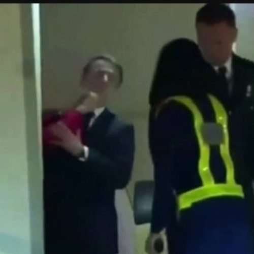 Presidente da França Macron leva tapa da esposa ao desembarcar no Vietnã